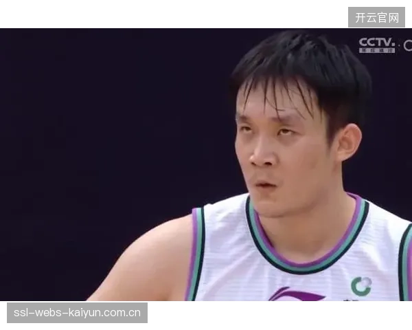 主帅哈桑大胆征召18岁小将阿卜杜勒卡里姆，他可能成为改变比赛节奏的替补奇兵。